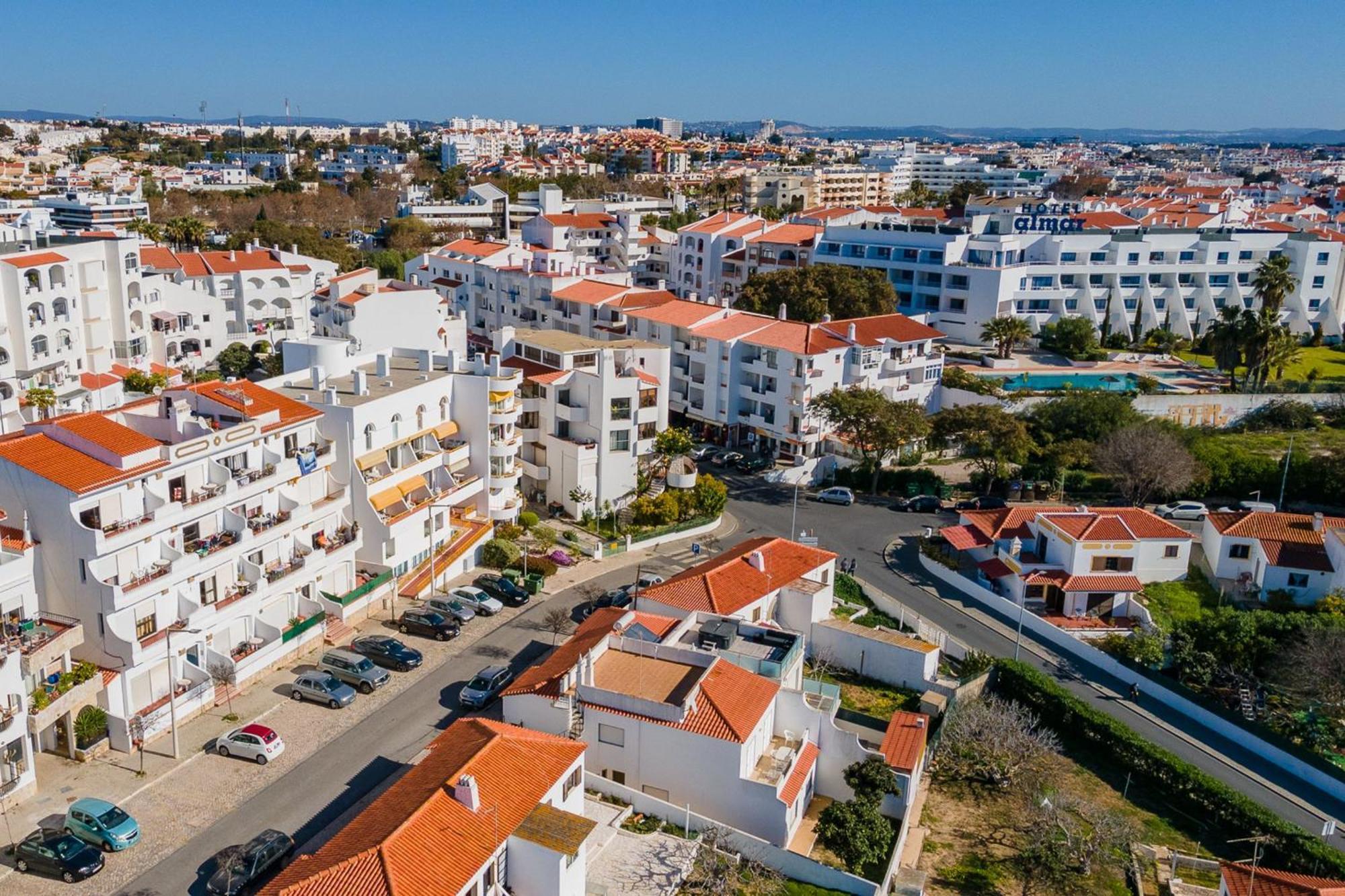 Typical T2 In Albufeira W/ Balcony By Lovelystay ภายนอก รูปภาพ